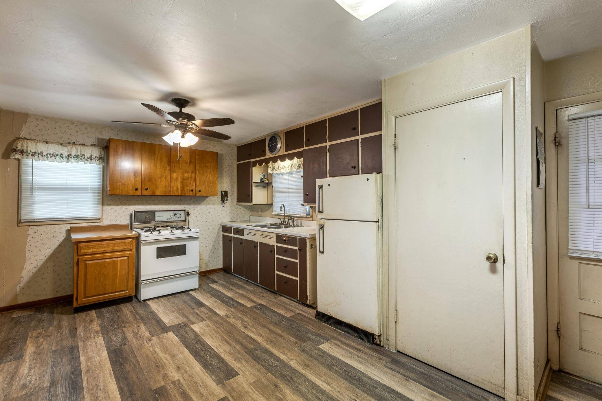 521 S 2nd ST, La Crescent, MN 55947
