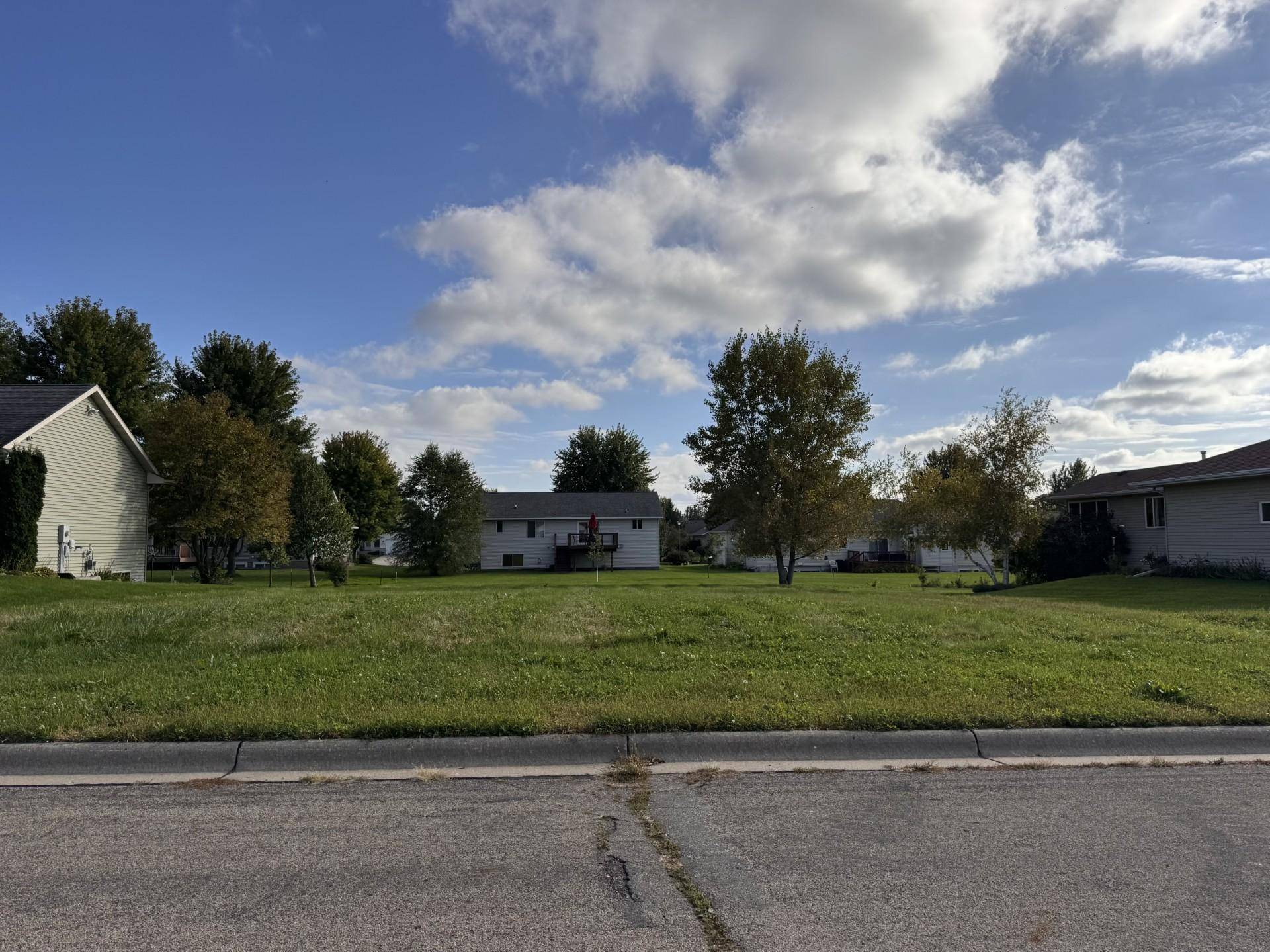 2465 Fox Hollow LN, Owatonna, MN 55060