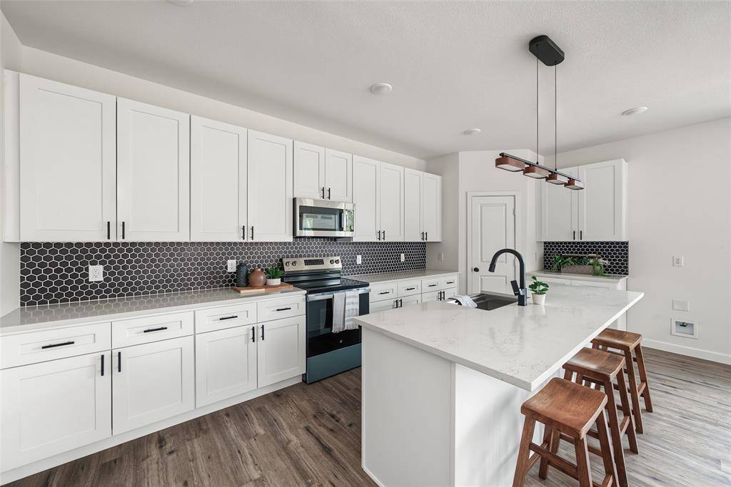 5824 Stonegate Circle, Granbury, TX 76048