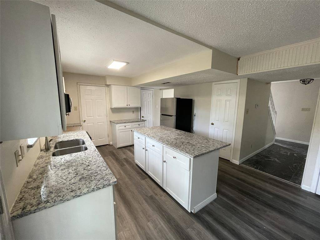 6305 Barcelona Drive, Arlington, TX 76016