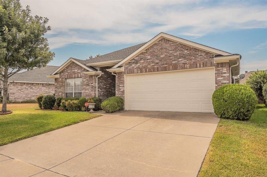 6833 Bluff View Drive, Watauga, TX 76137