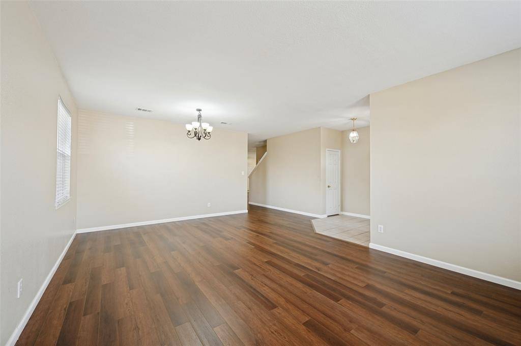 814 White Dove Drive, Arlington, TX 76017