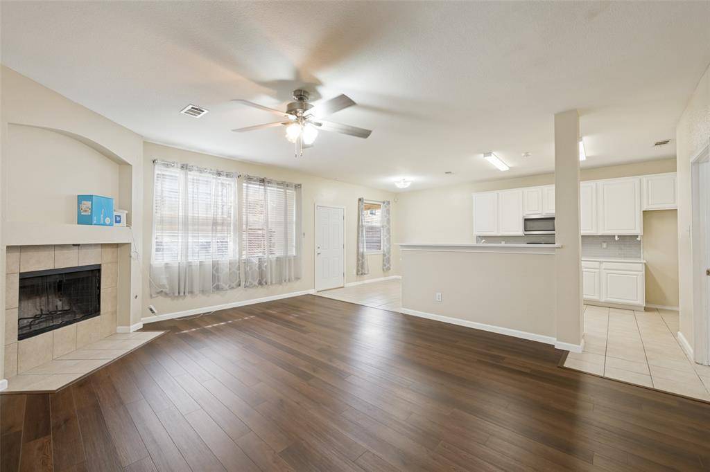 814 White Dove Drive, Arlington, TX 76017