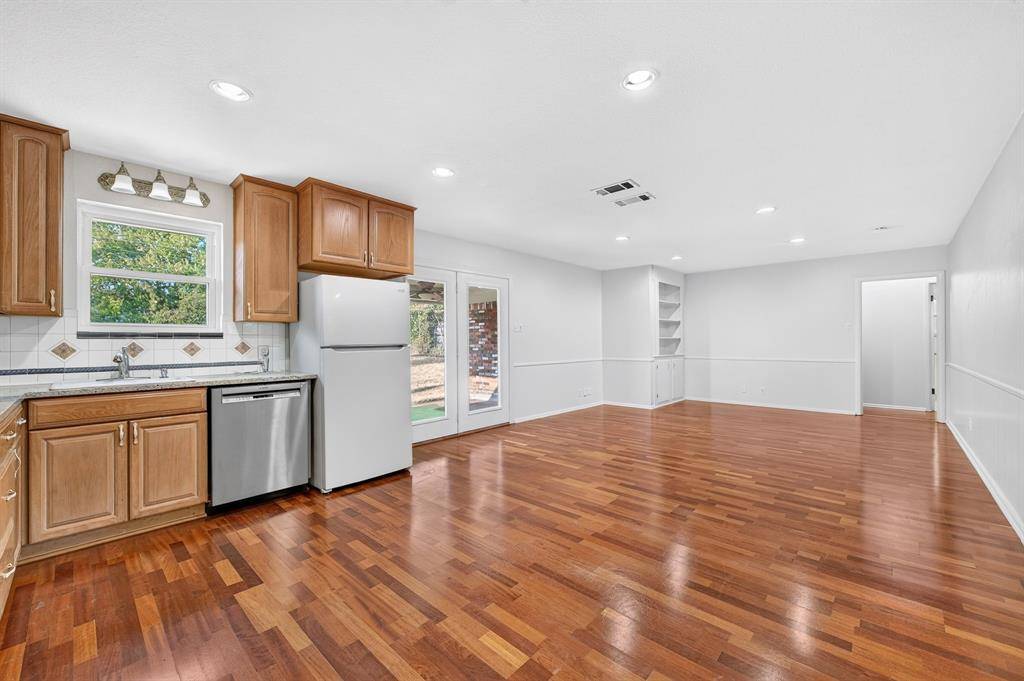 7005 Oakland Lane, North Richland Hills, TX 76180