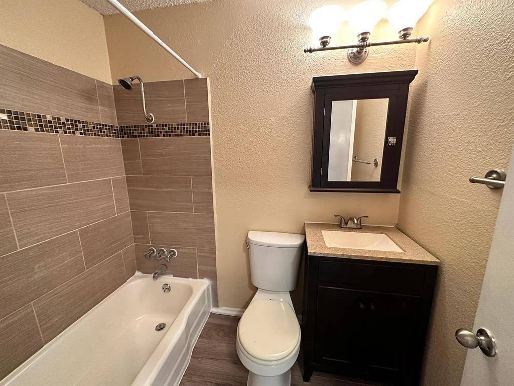 2401 Manor RD #220, Austin, TX 78722