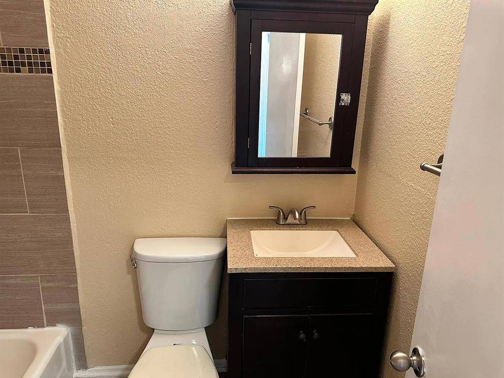 2401 Manor RD #220, Austin, TX 78722