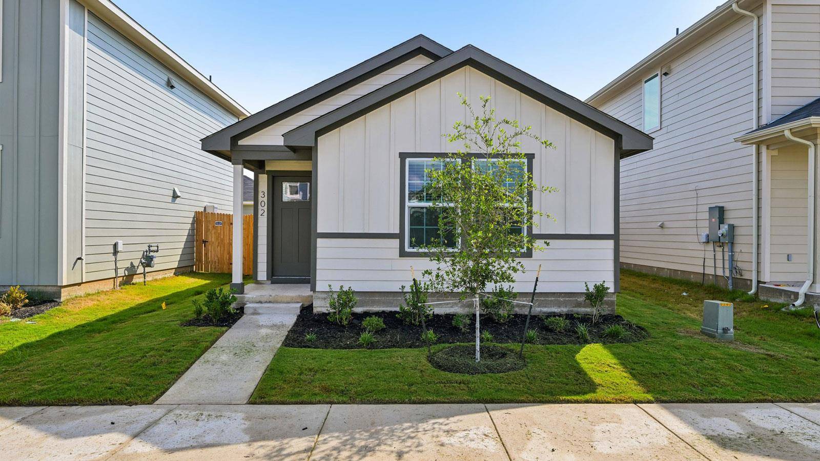 302 Santo Domingo RD, Bastrop, TX 78602