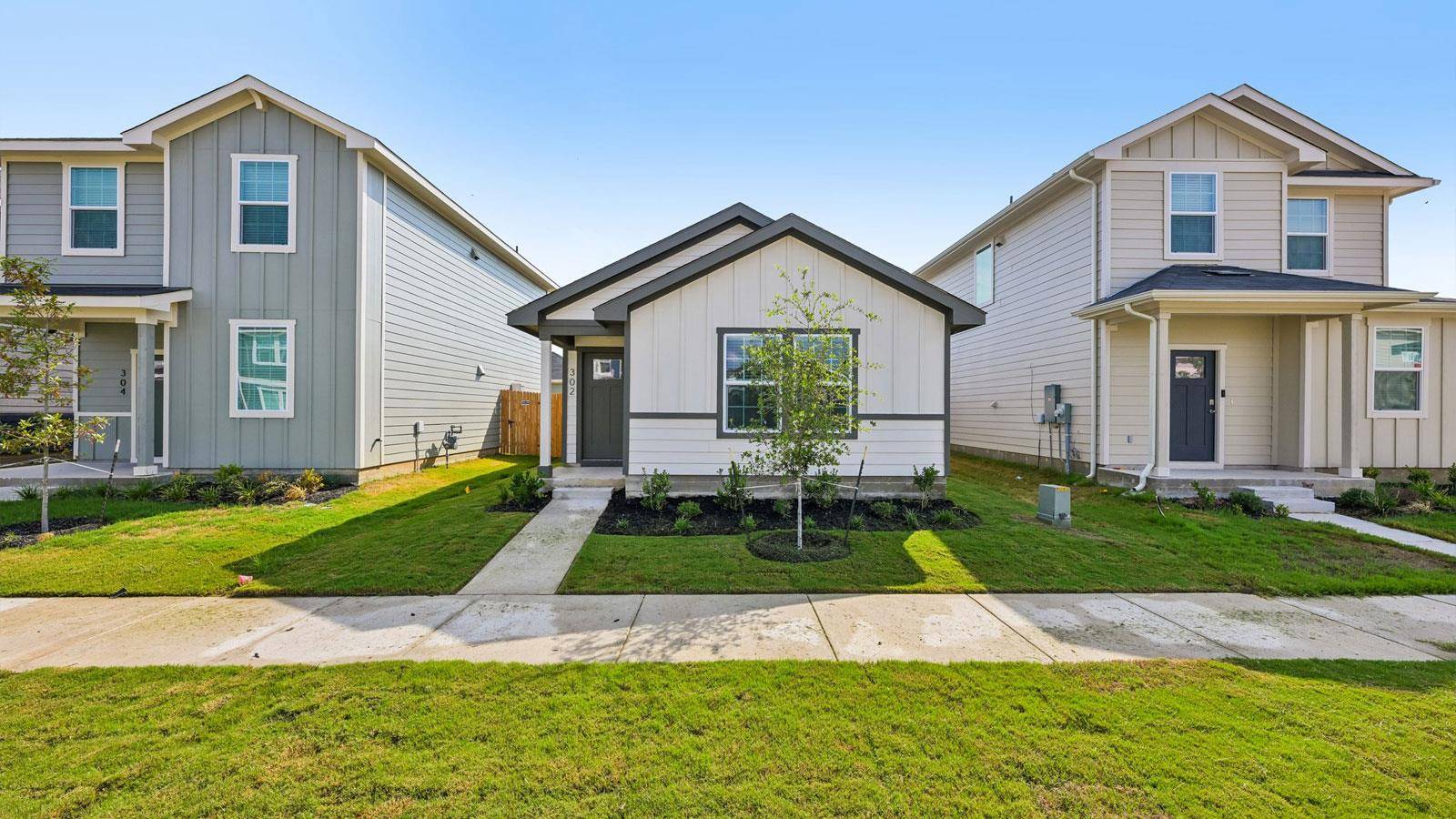 302 Santo Domingo RD, Bastrop, TX 78602