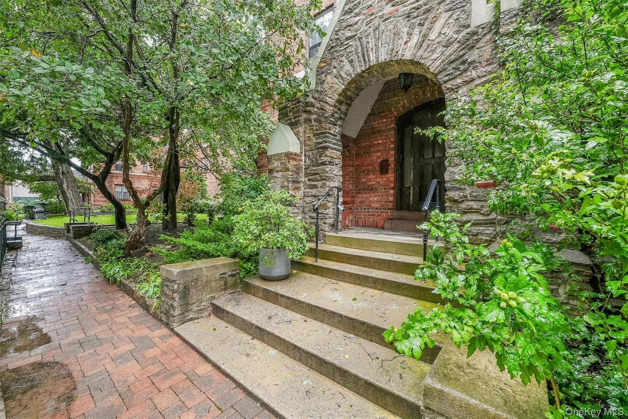 828 Bronx River RD #1AD, Bronxville, NY 10708