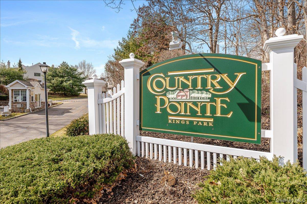 90 Manitou TRL, Kings Park, NY 11754