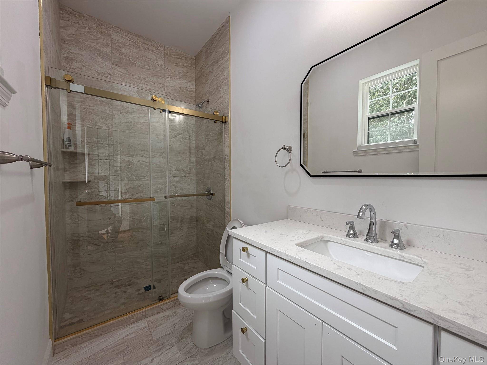 83 Milmay AVE, Hauppauge, NY 11788
