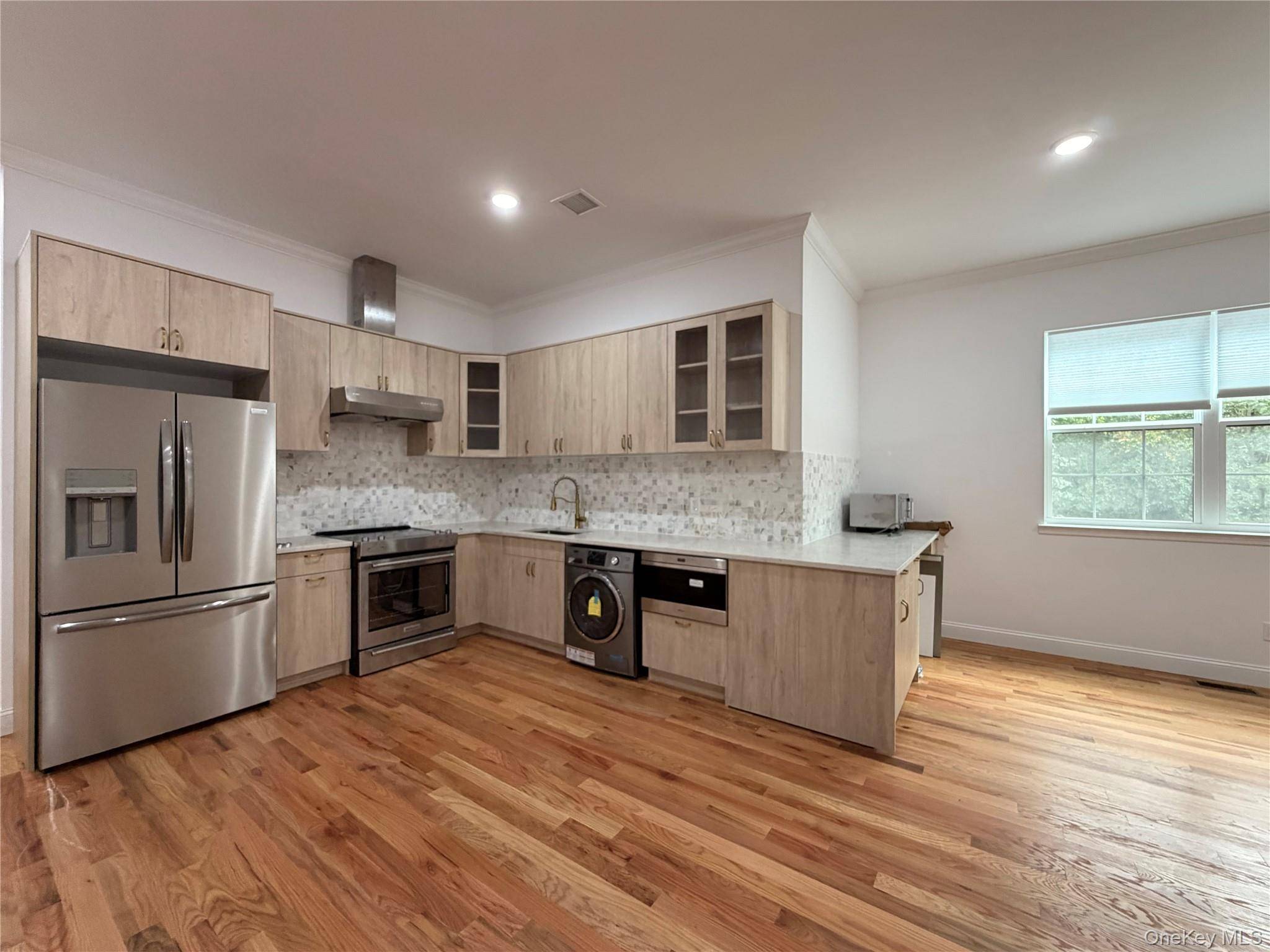 83 Milmay AVE, Hauppauge, NY 11788