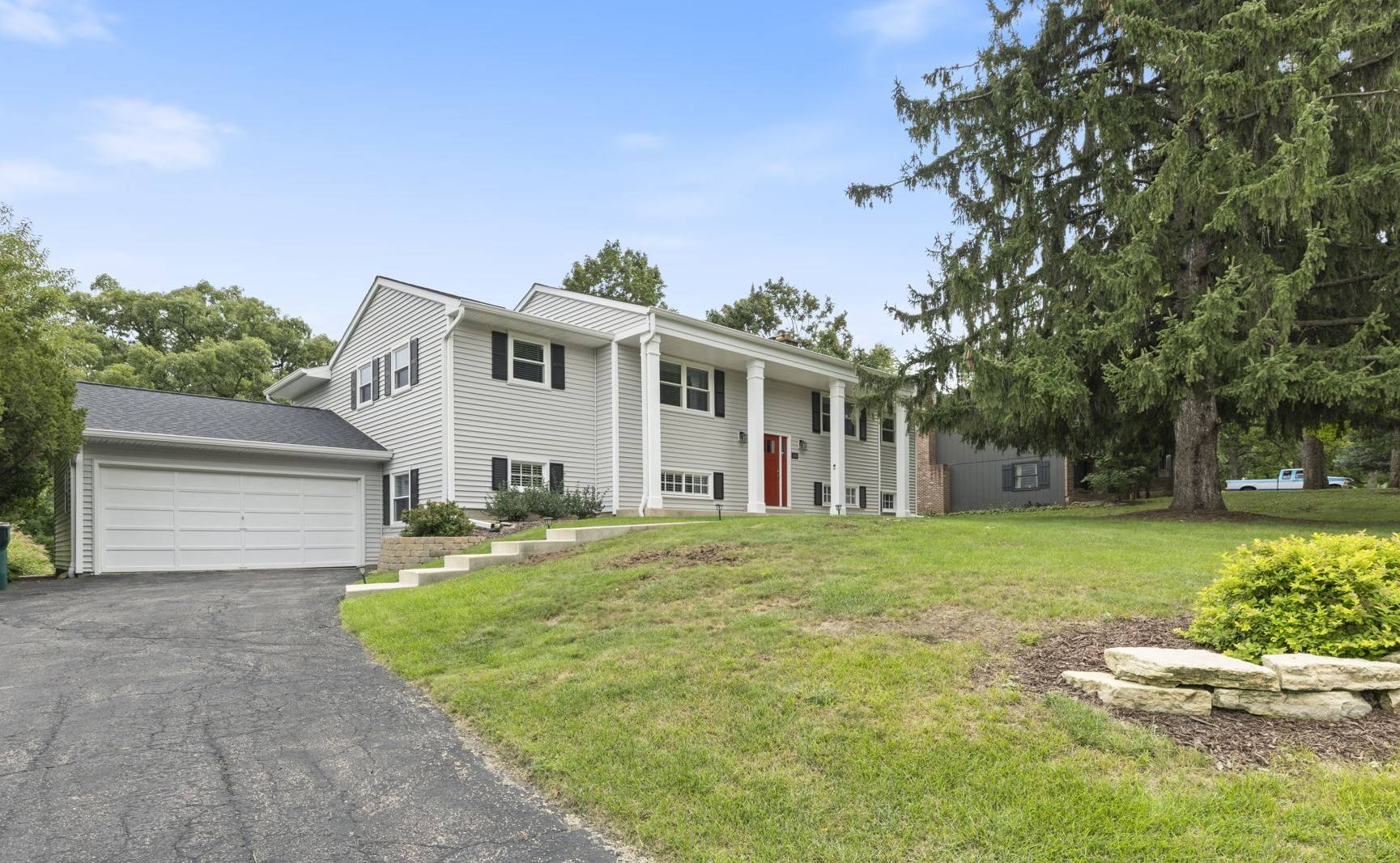 716 Woodland Hills RD, Batavia, IL 60510