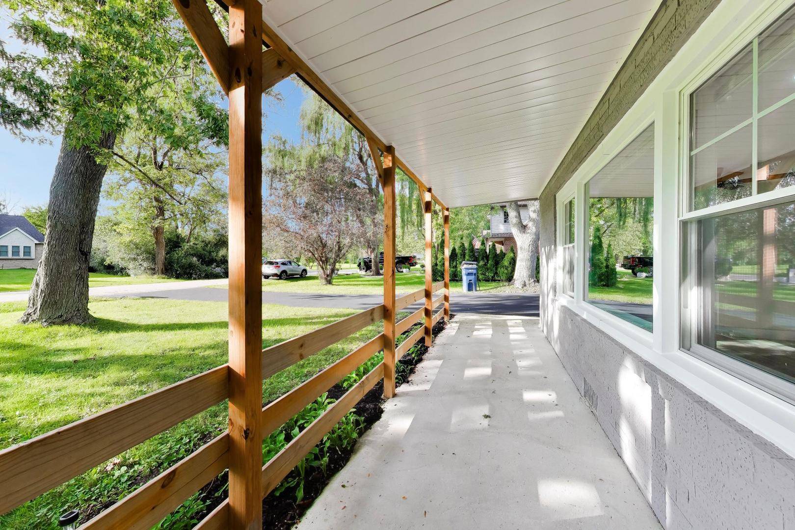 48 N Pleasant RD, Lake Zurich, IL 60047
