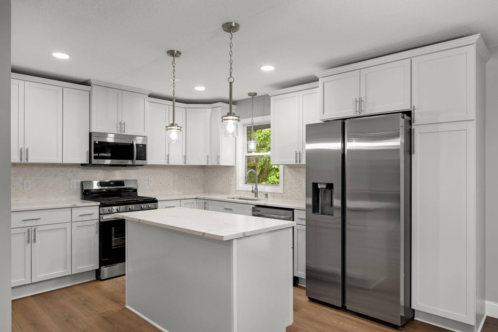 11004 Oak Knoll TER N, Minnetonka, MN 55305