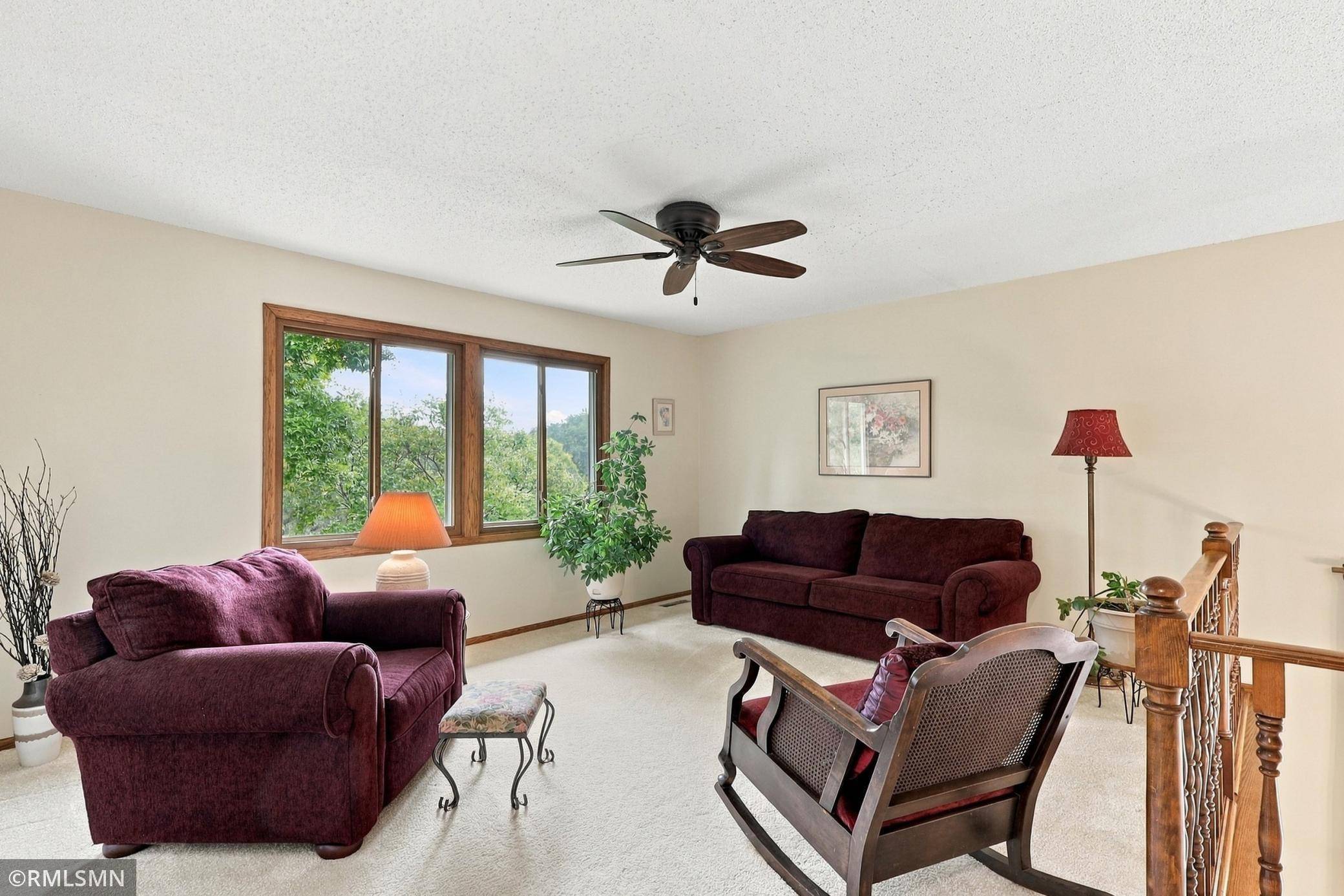 720 Sierra TRL, Chanhassen, MN 55317