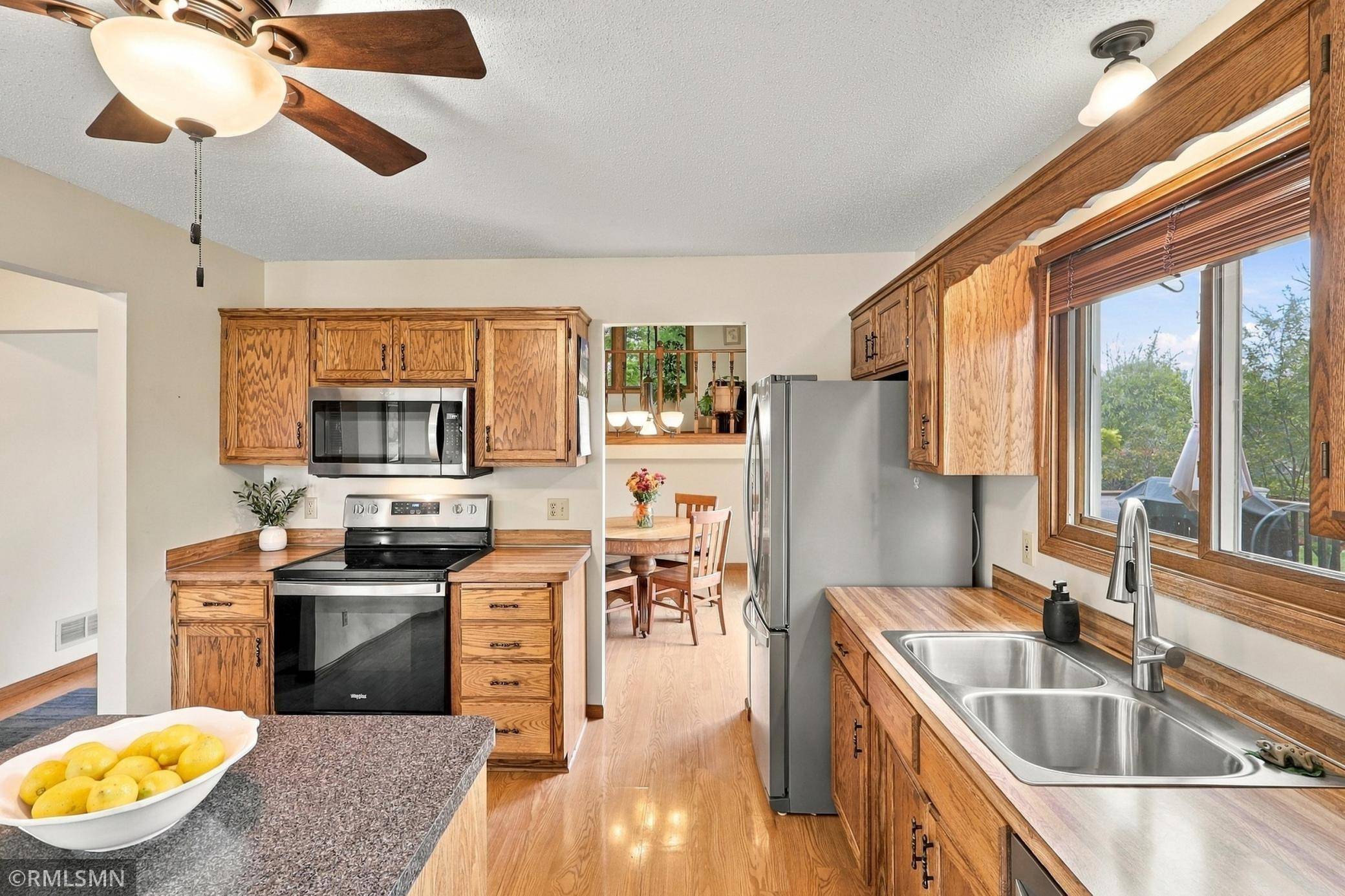 720 Sierra TRL, Chanhassen, MN 55317