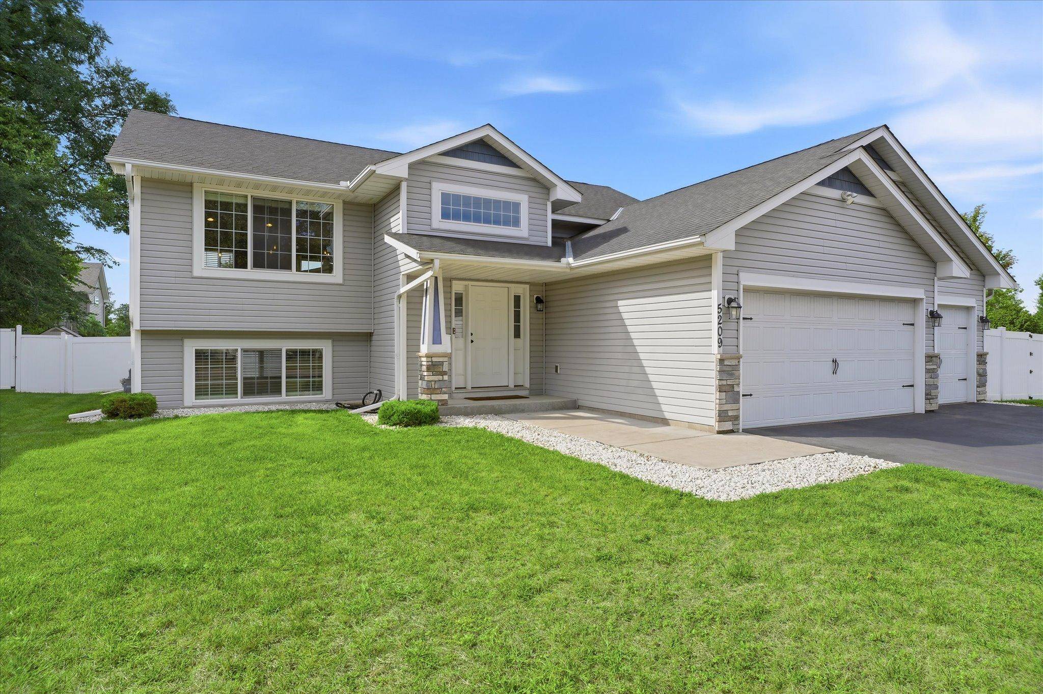 5209 49th AVE N, Crystal, MN 55429