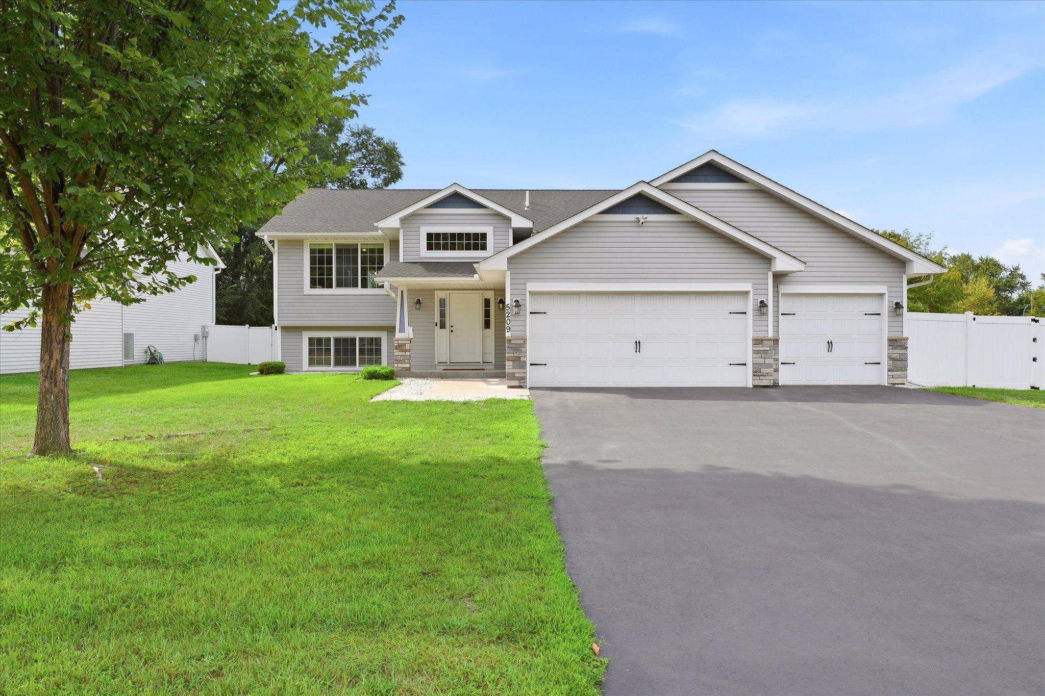 5209 49th AVE N, Crystal, MN 55429