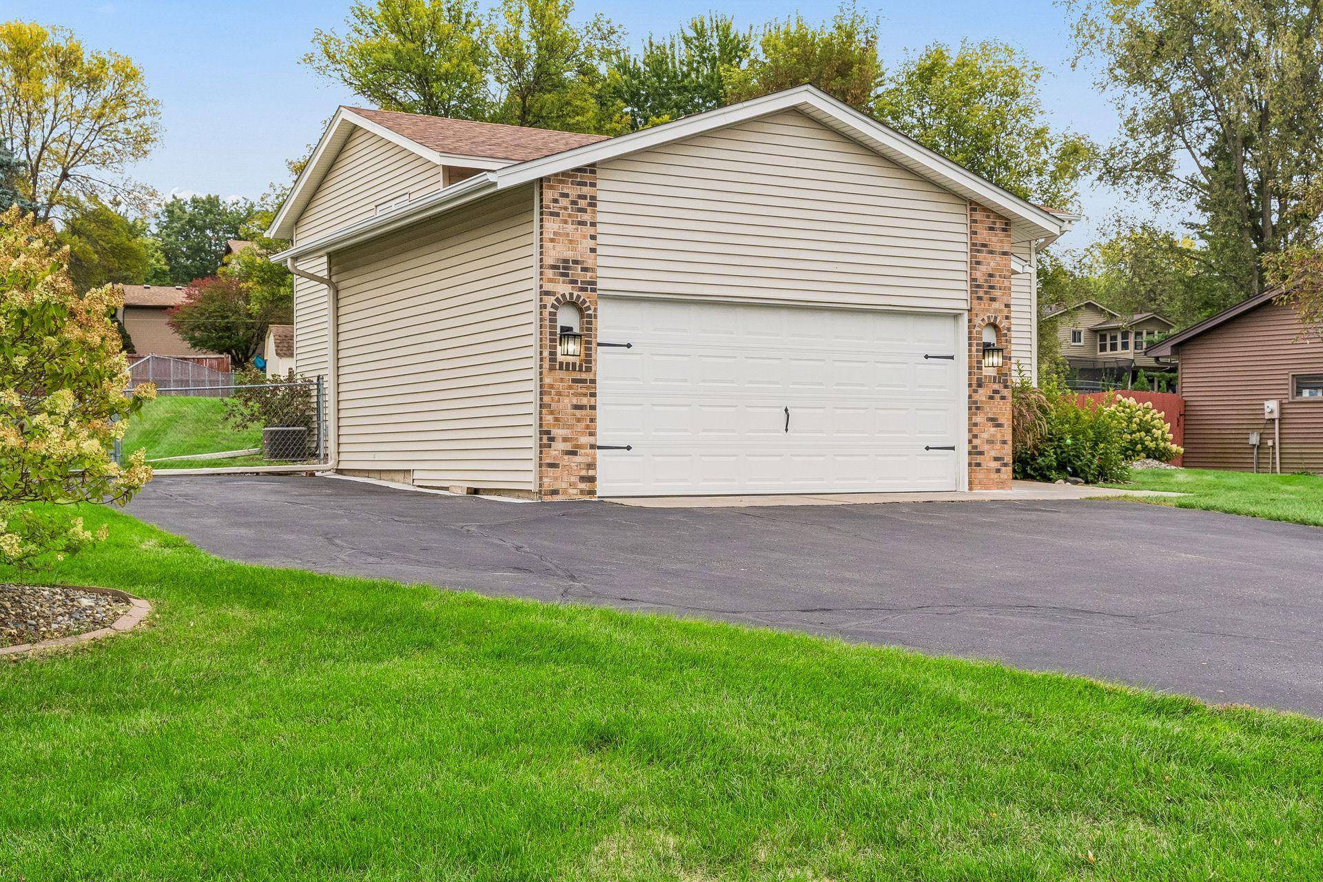 4712 Covington CT, Eagan, MN 55122