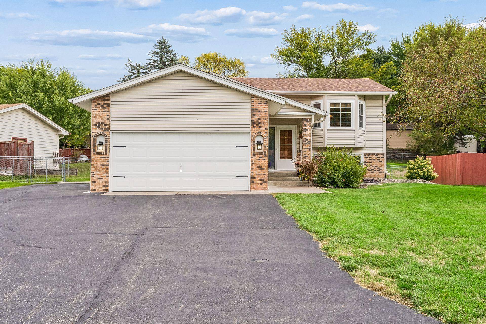 4712 Covington CT, Eagan, MN 55122