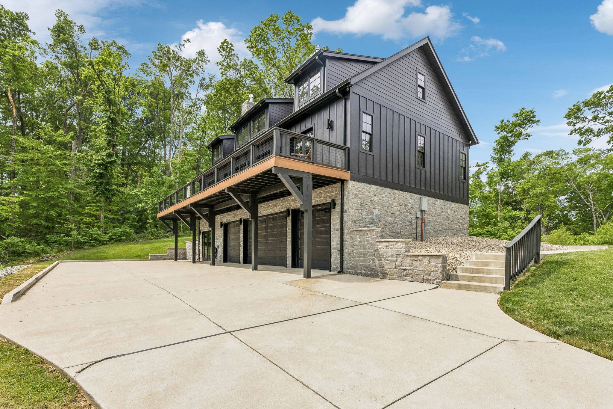 7650 Chipmunk Ln, Nashville, TN 37221