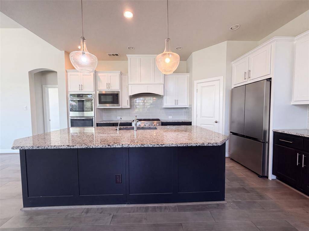 1901 Crested Ridge Road, Fort Worth, TX 76008
