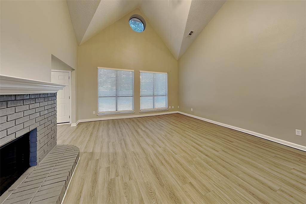 210 Carlsbad Drive, Mansfield, TX 76063