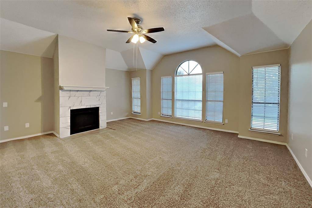 210 Carlsbad Drive, Mansfield, TX 76063