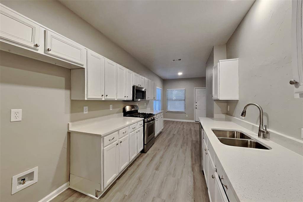 210 Carlsbad Drive, Mansfield, TX 76063