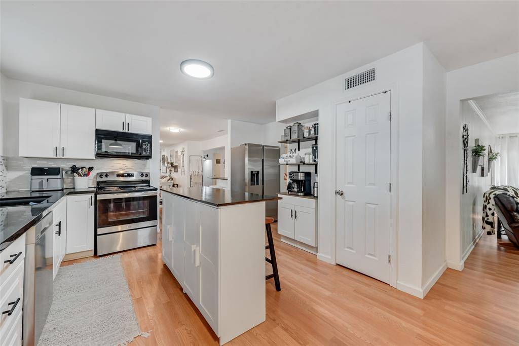 6555 Calmont Avenue, Fort Worth, TX 76116