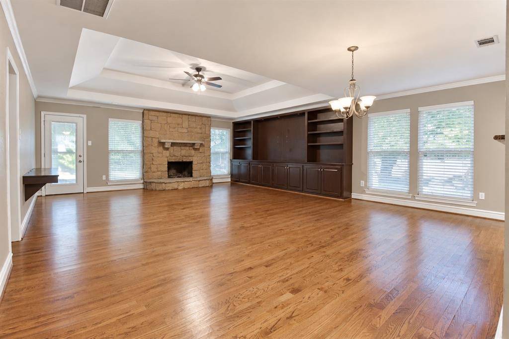 4916 Canberra Lane, Arlington, TX 76017