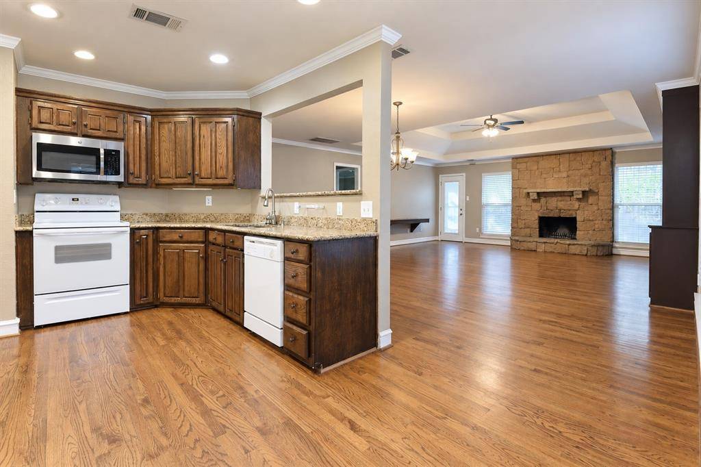 4916 Canberra Lane, Arlington, TX 76017