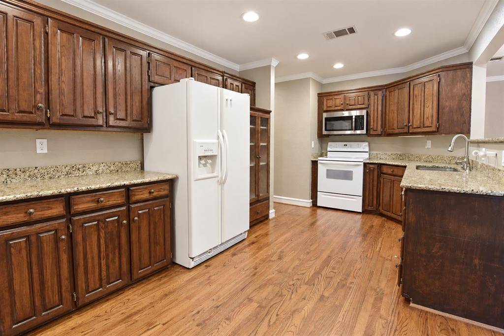 4916 Canberra Lane, Arlington, TX 76017