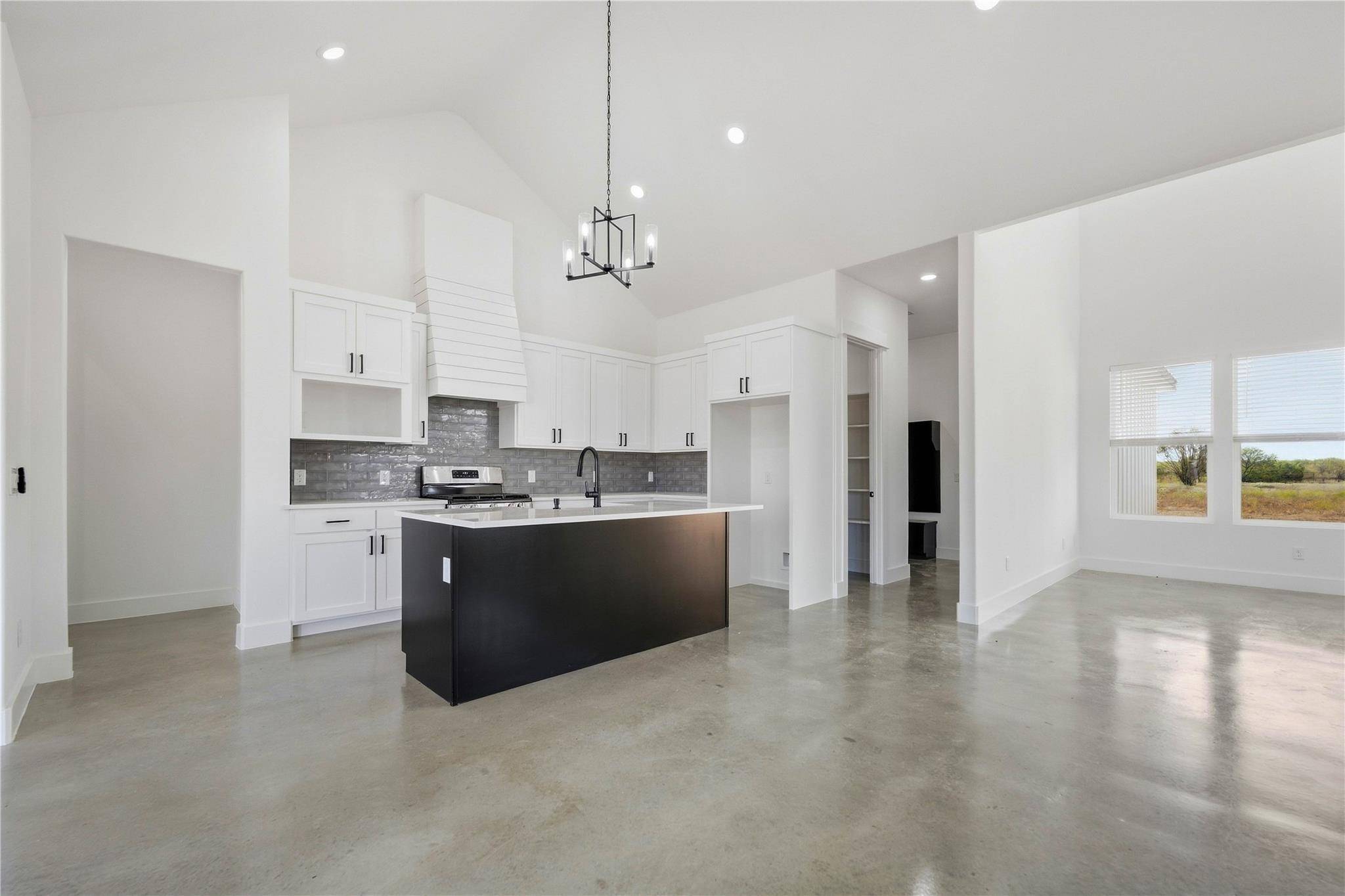 553 County Road 422, Stockdale, TX 78160