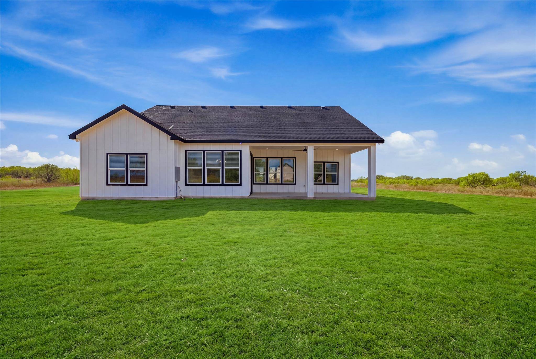 553 County Road 422, Stockdale, TX 78160