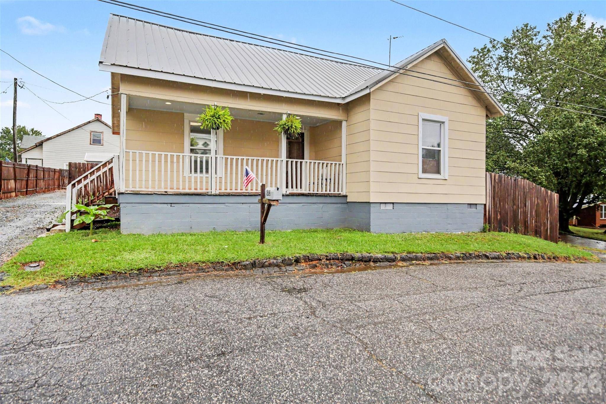 208 Copley ST, Lexington, NC 27292
