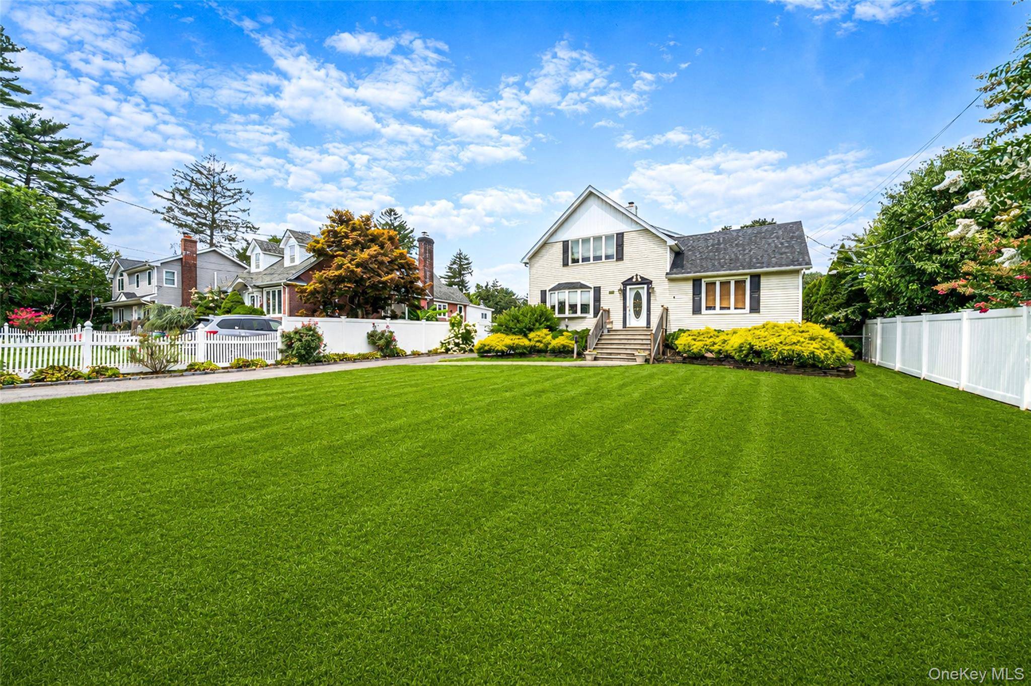 67 Boulevard AVE, Greenlawn, NY 11740