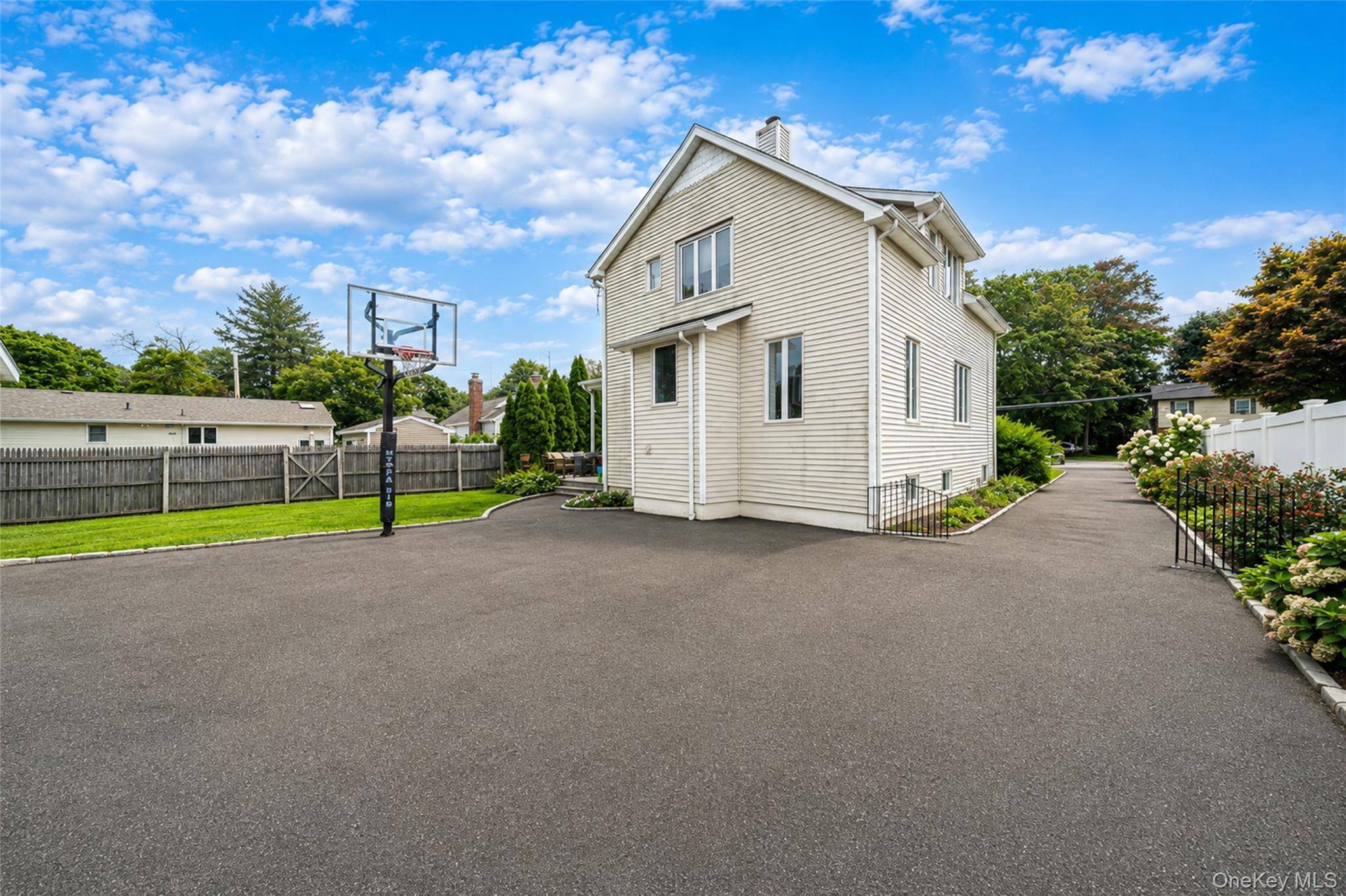 67 Boulevard AVE, Greenlawn, NY 11740
