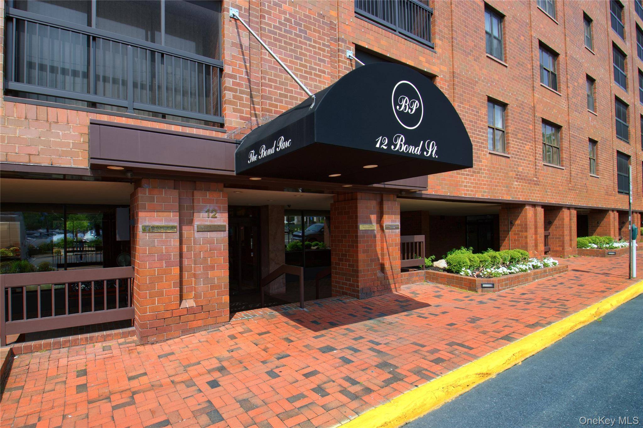 12 Bond ST #4D, Great Neck, NY 11021