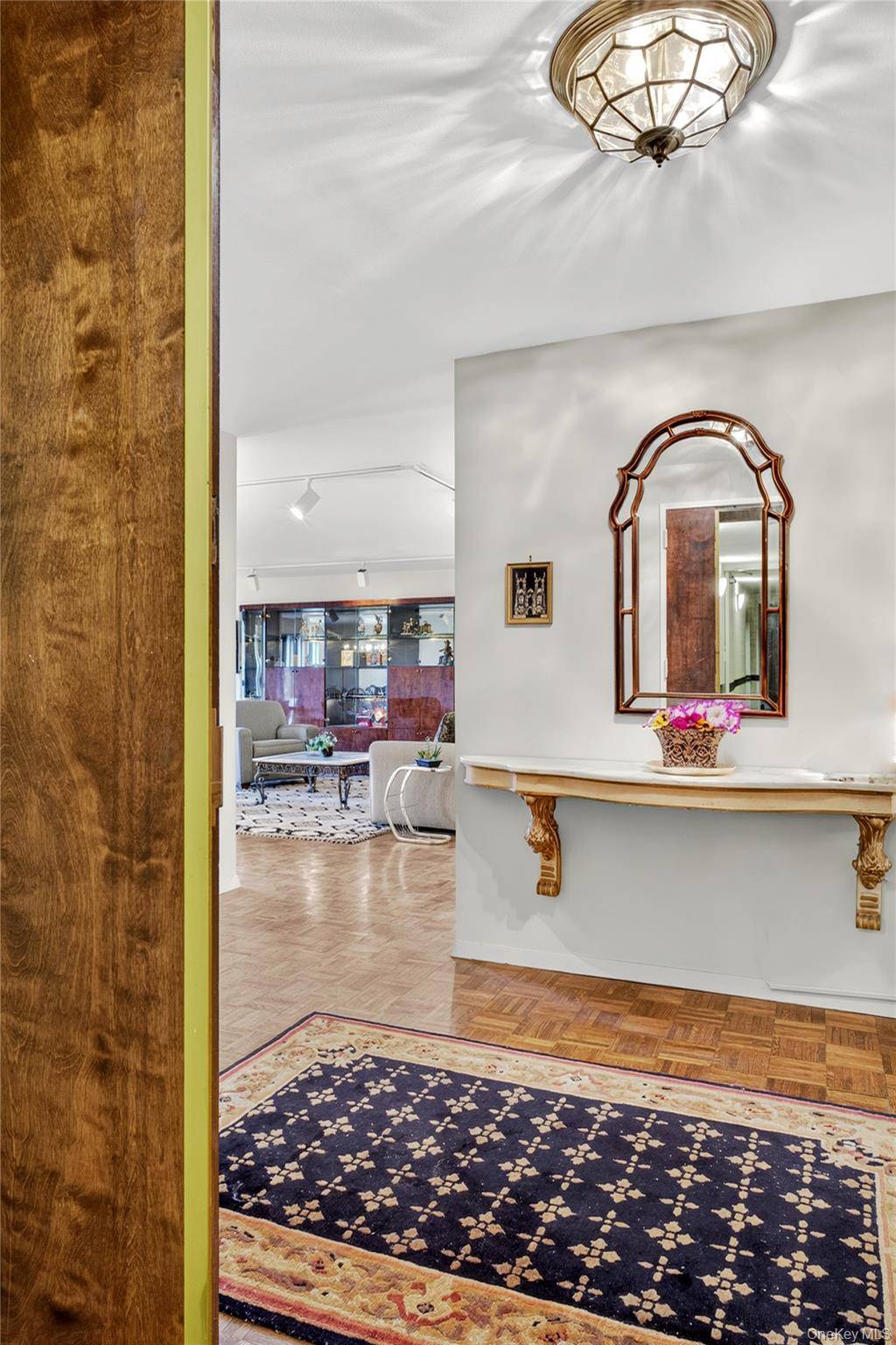 12 Bond ST #4D, Great Neck, NY 11021