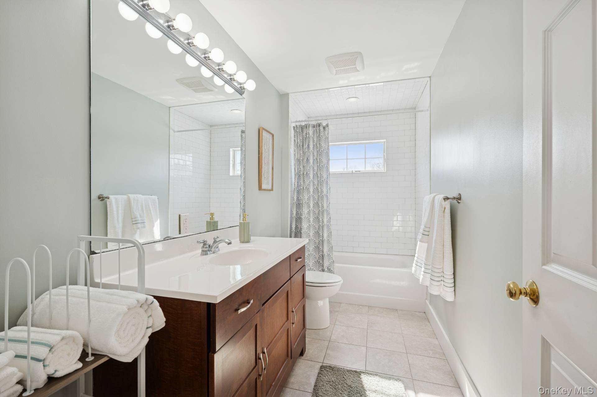 32 Sugar Loaf RD, Southampton, NY 11968