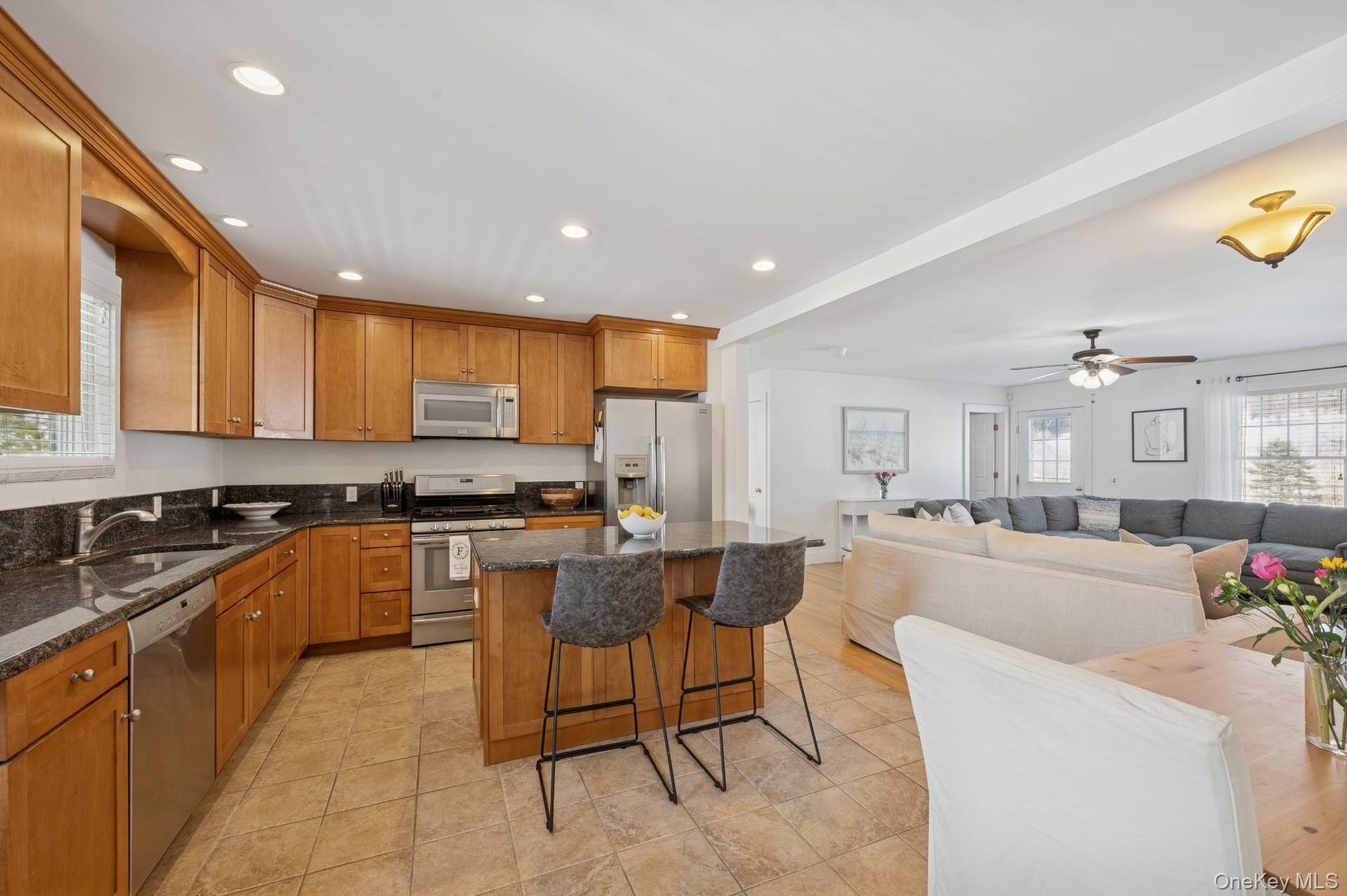 32 Sugar Loaf RD, Southampton, NY 11968
