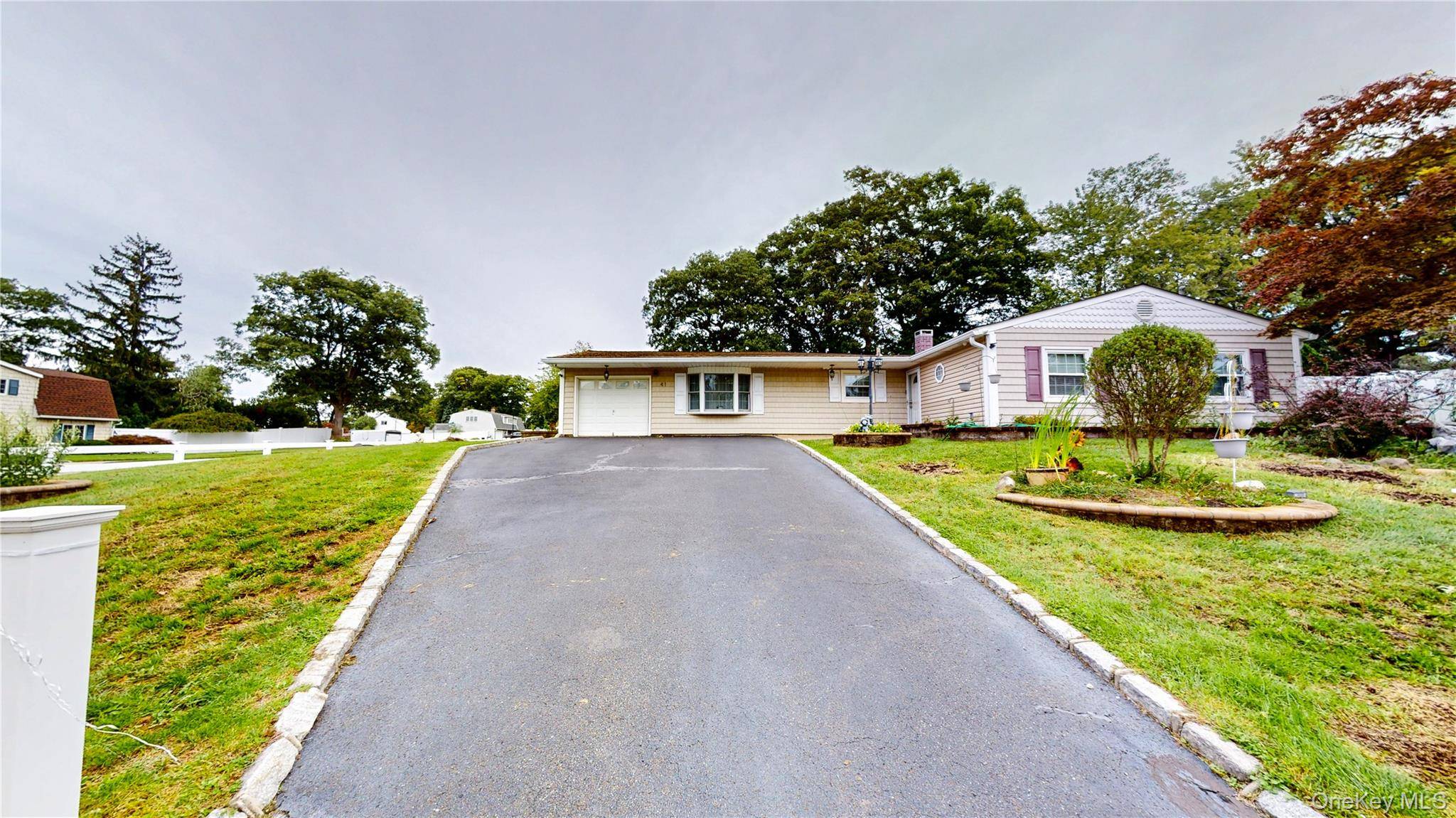 41 Campus DR, Farmingville, NY 11738