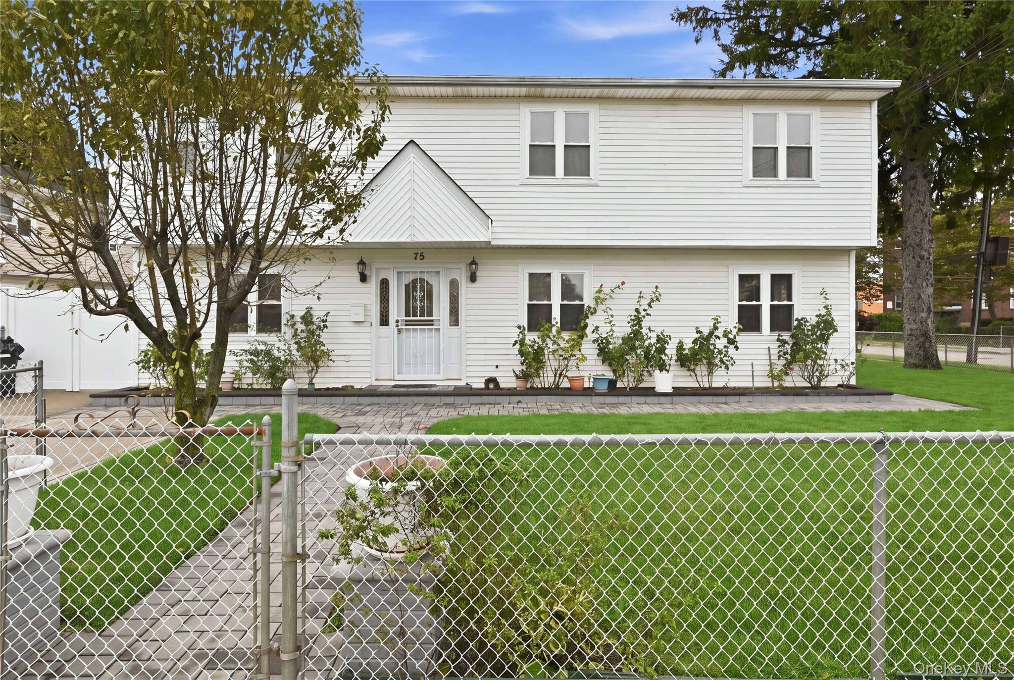 75 Harding PL, Freeport, NY 11520