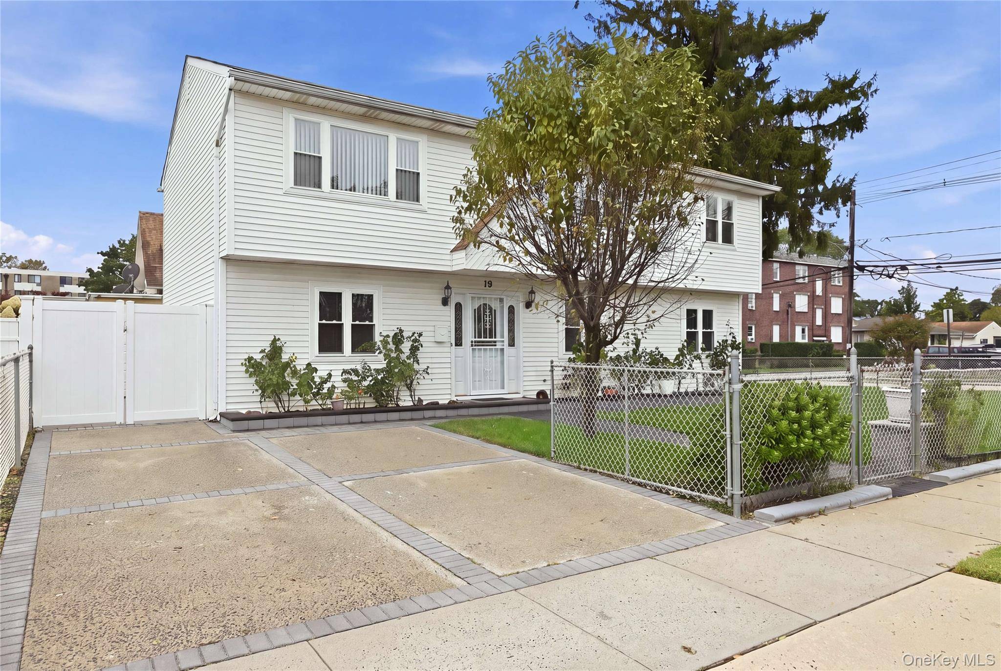 75 Harding PL, Freeport, NY 11520