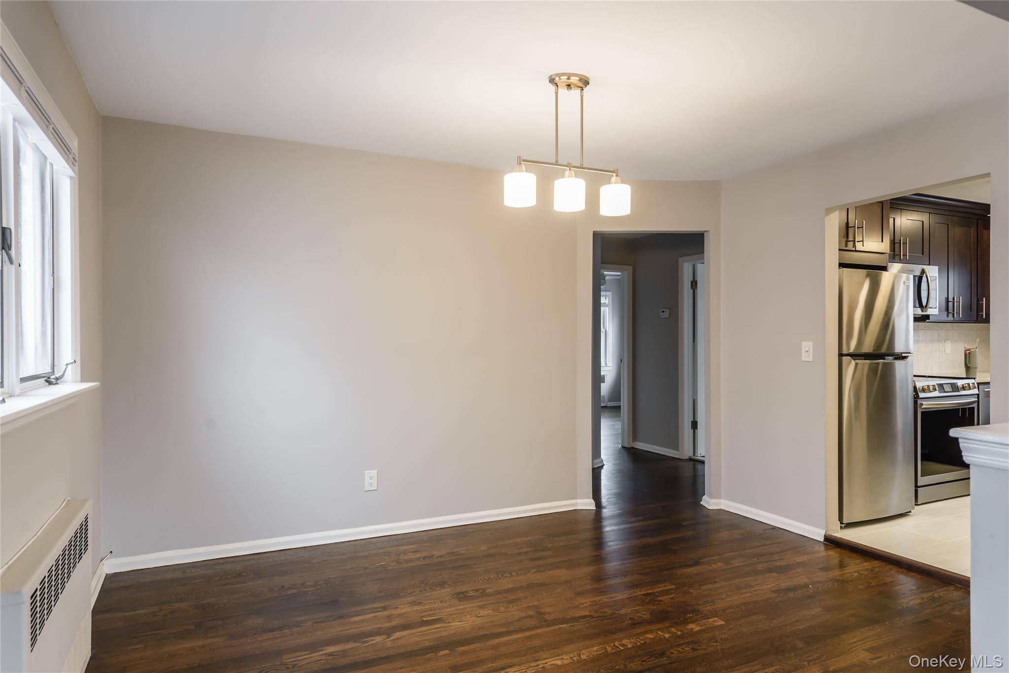 7 Winthrop ST, Williston Park, NY 11596