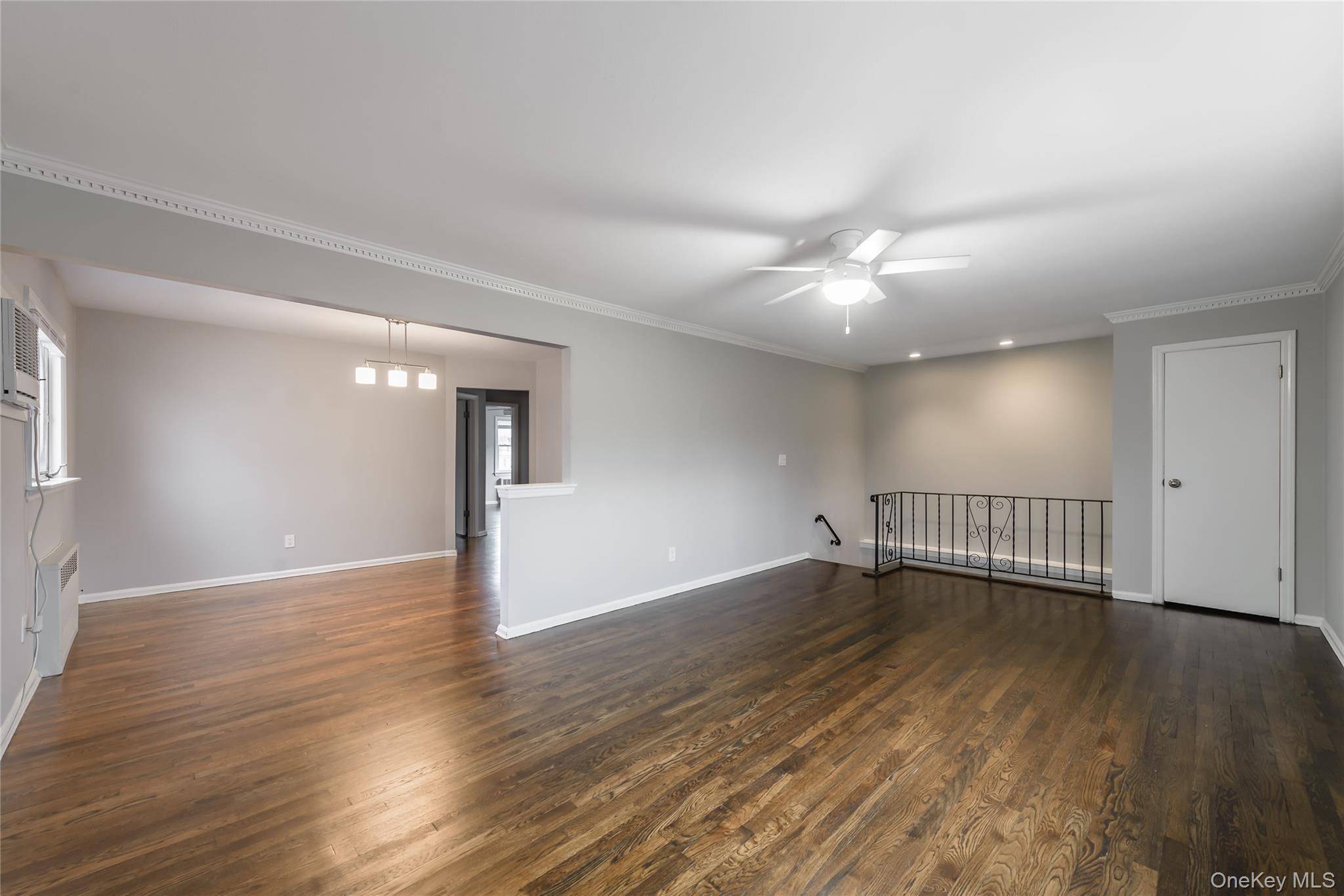 7 Winthrop ST, Williston Park, NY 11596
