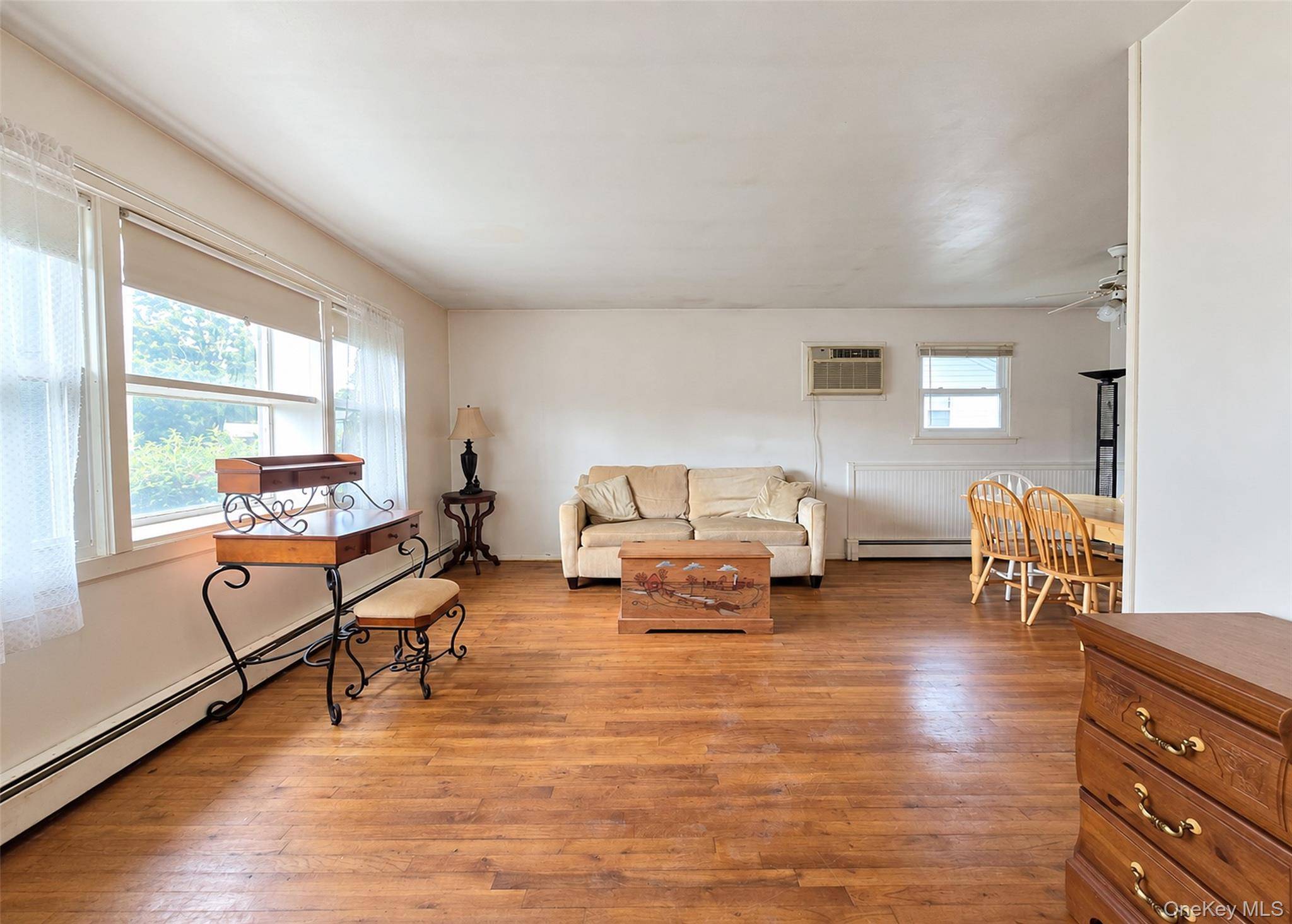 90 Robinwood DR, Mastic Beach, NY 11951