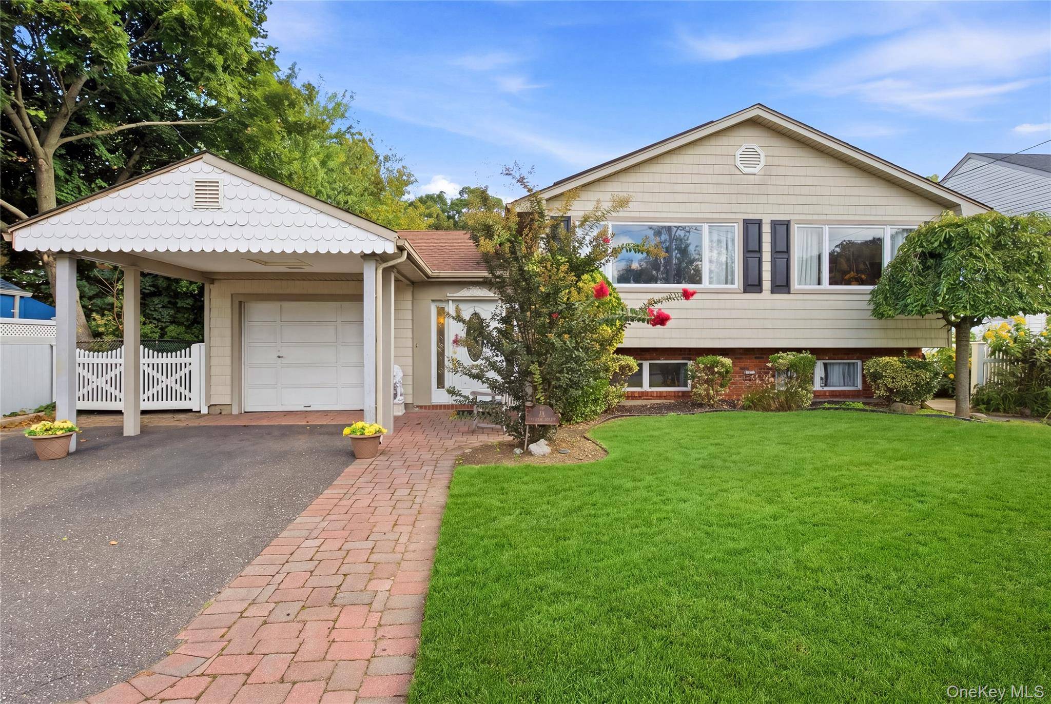 21 Kossuth ST, Deer Park, NY 11729